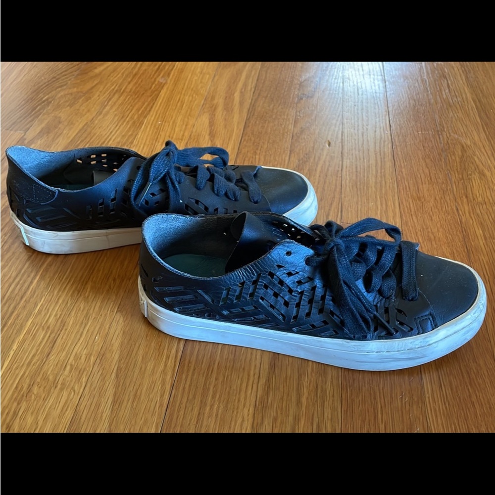 Size 7 Adidas shoes
